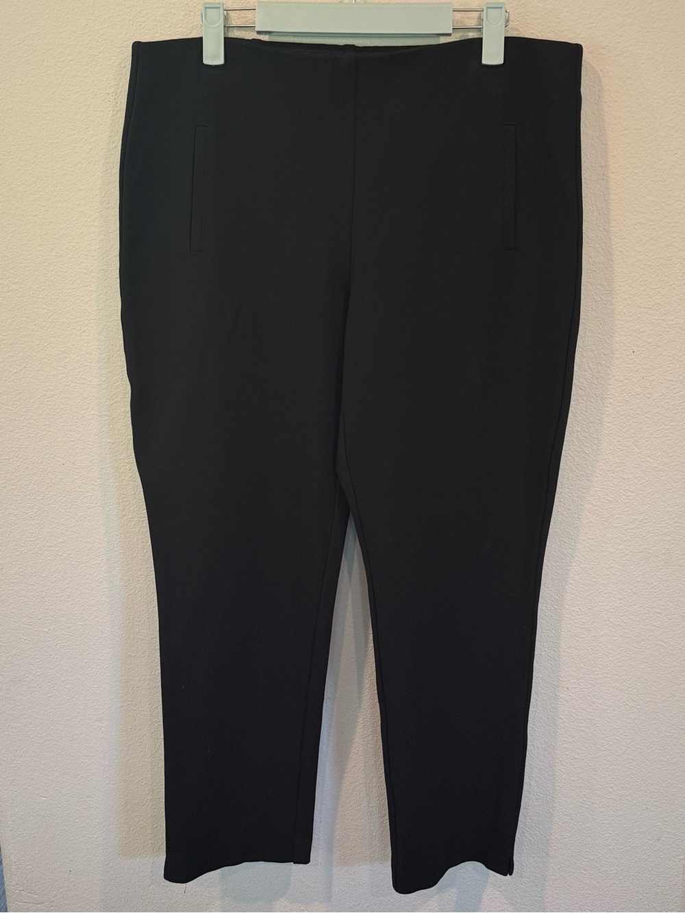 Chicos Black Elastic Waist Stretch Pull-On Ankle Pants Women’s Size 10 (1.5)
